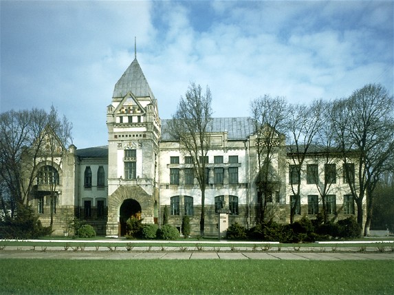 Image - The Chernihiv Korolenko Library, formerlt the Nobility and Peasants Land Bank (early 20th century).